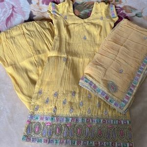 Salwar suit